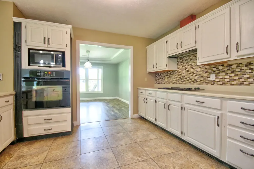 861 College Hill Road Waco KY 40385