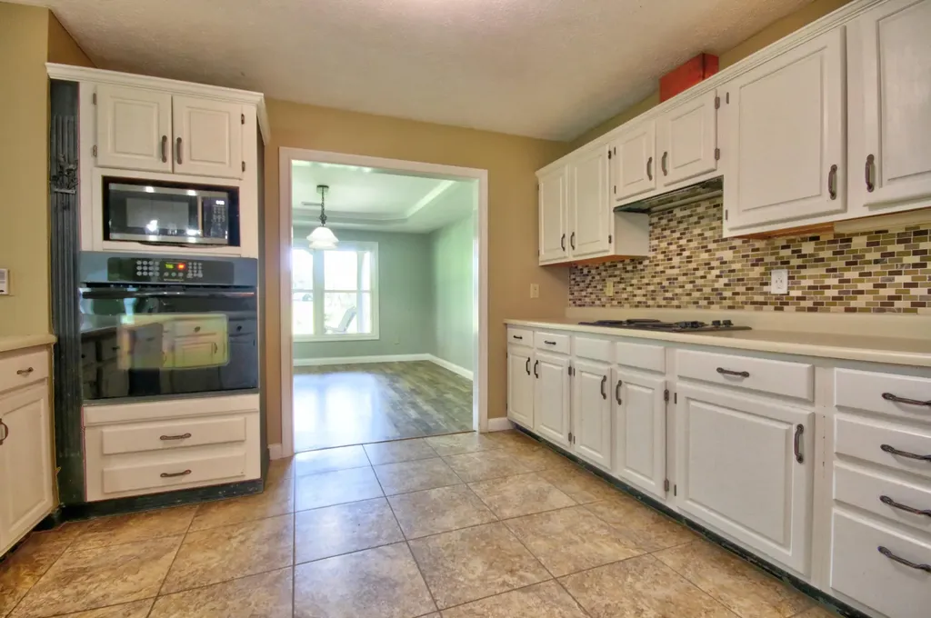 861 College Hill Road Waco KY 40385