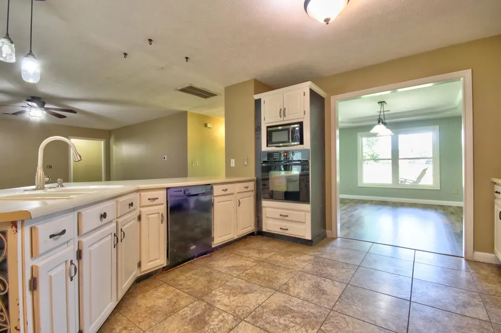 861 College Hill Road Waco KY 40385