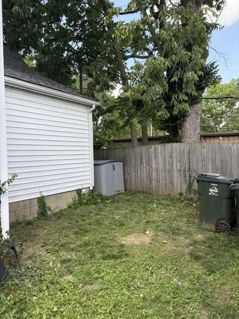 16 16th Street Paris KY 40361