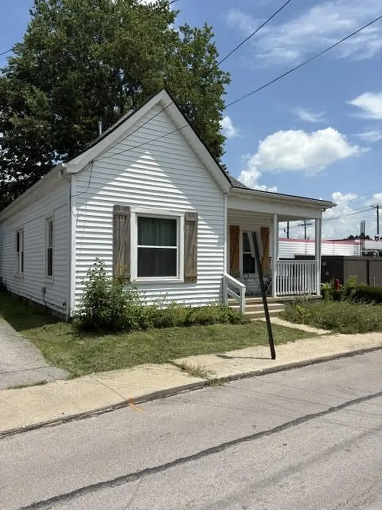16 16th Street Paris KY 40361