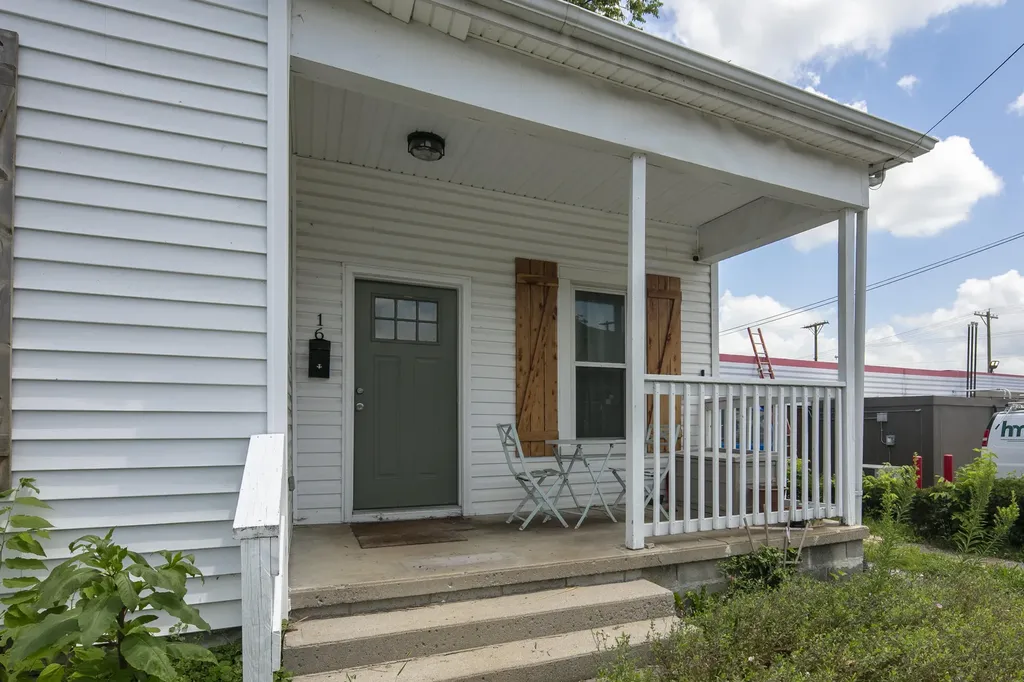16 16th Street Paris KY 40361