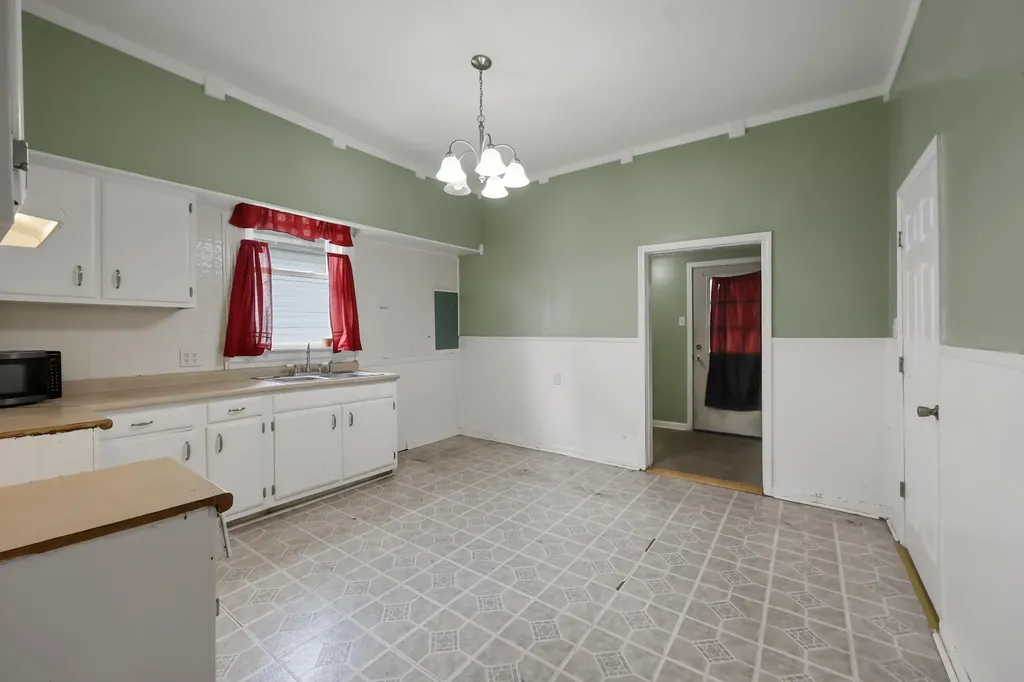 1459 High Street Paris KY 40361