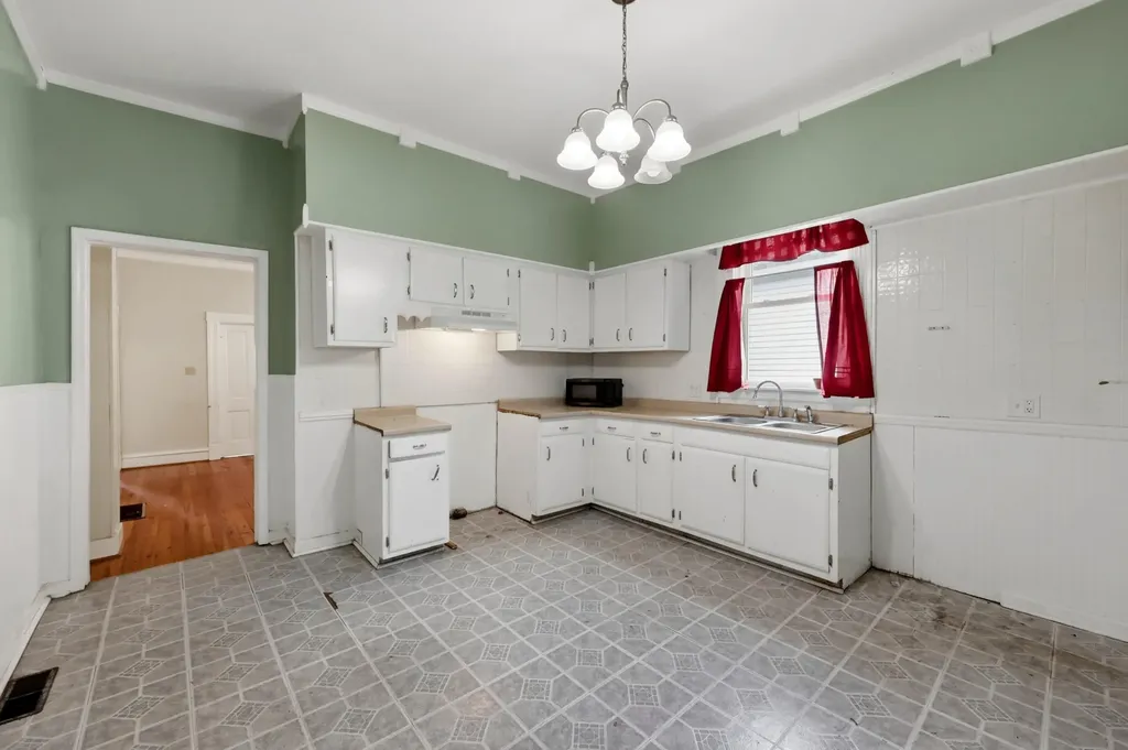 1459 High Street Paris KY 40361