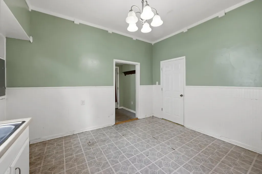 1459 High Street Paris KY 40361