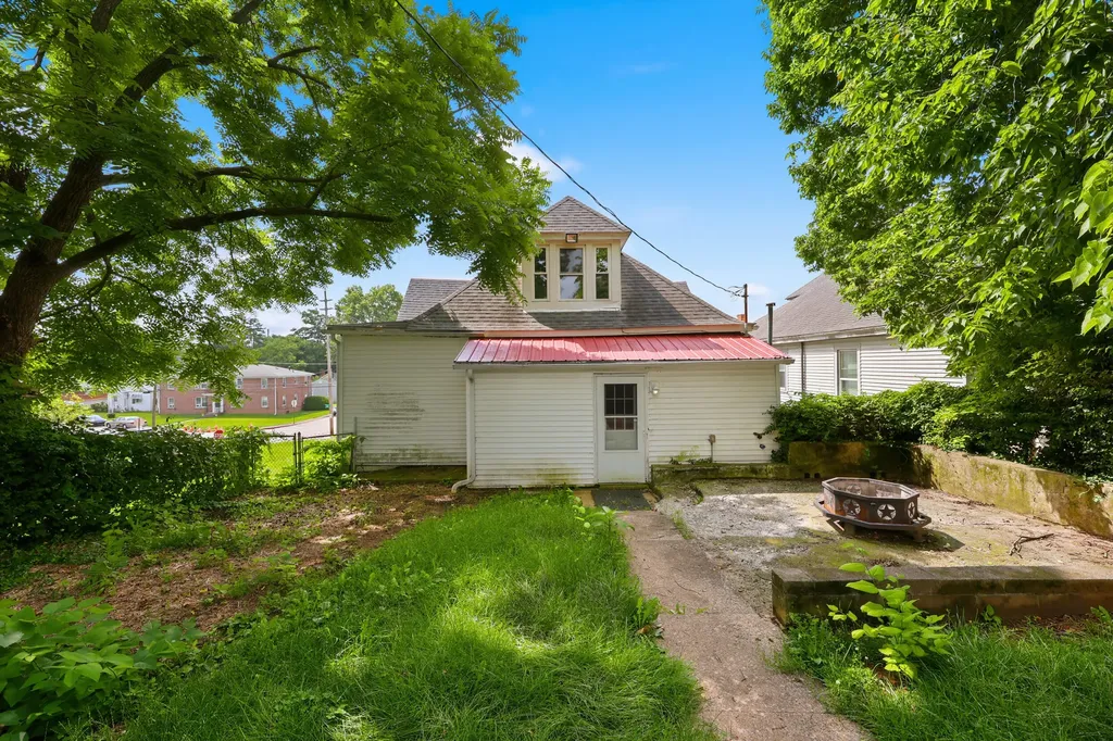 1459 High Street Paris KY 40361