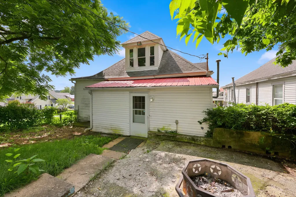 1459 High Street Paris KY 40361