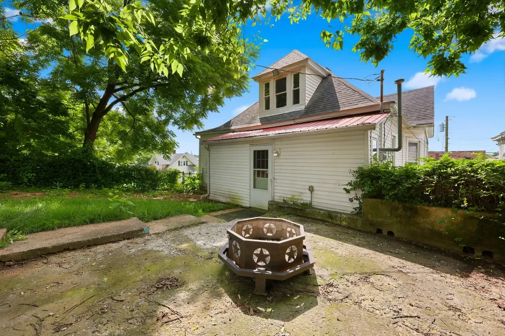 1459 High Street Paris KY 40361