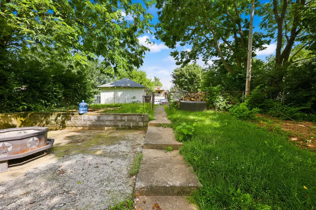 1459 High Street Paris KY 40361