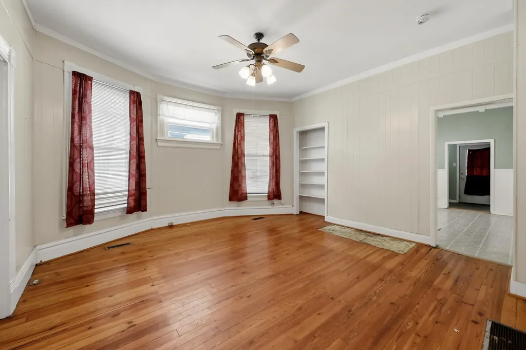 1459 High Street Paris KY 40361