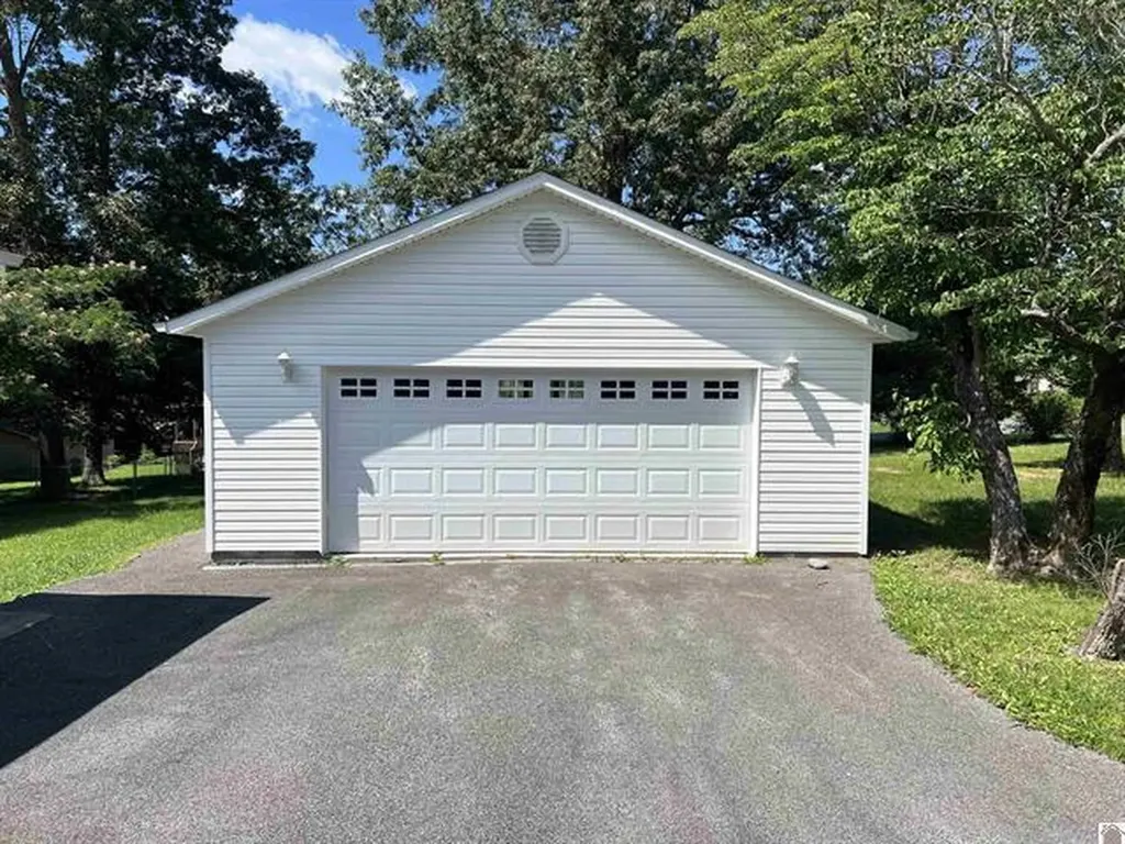 1562 Moors Camp Highway Benton KY 42025