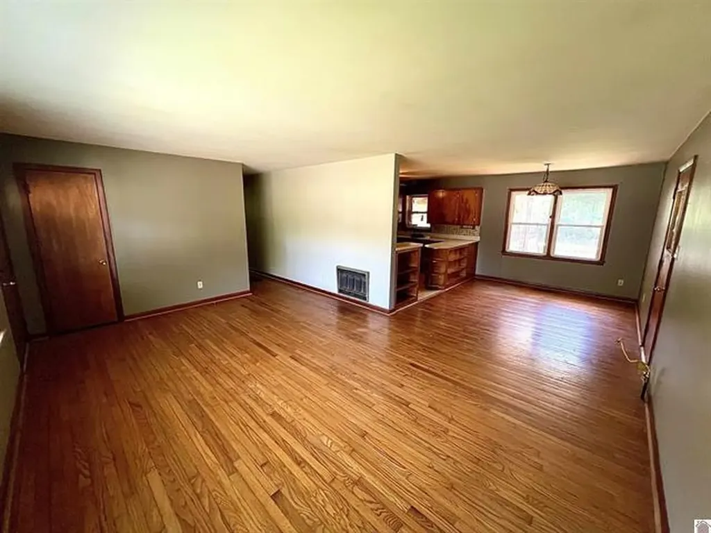 1562 Moors Camp Highway Benton KY 42025