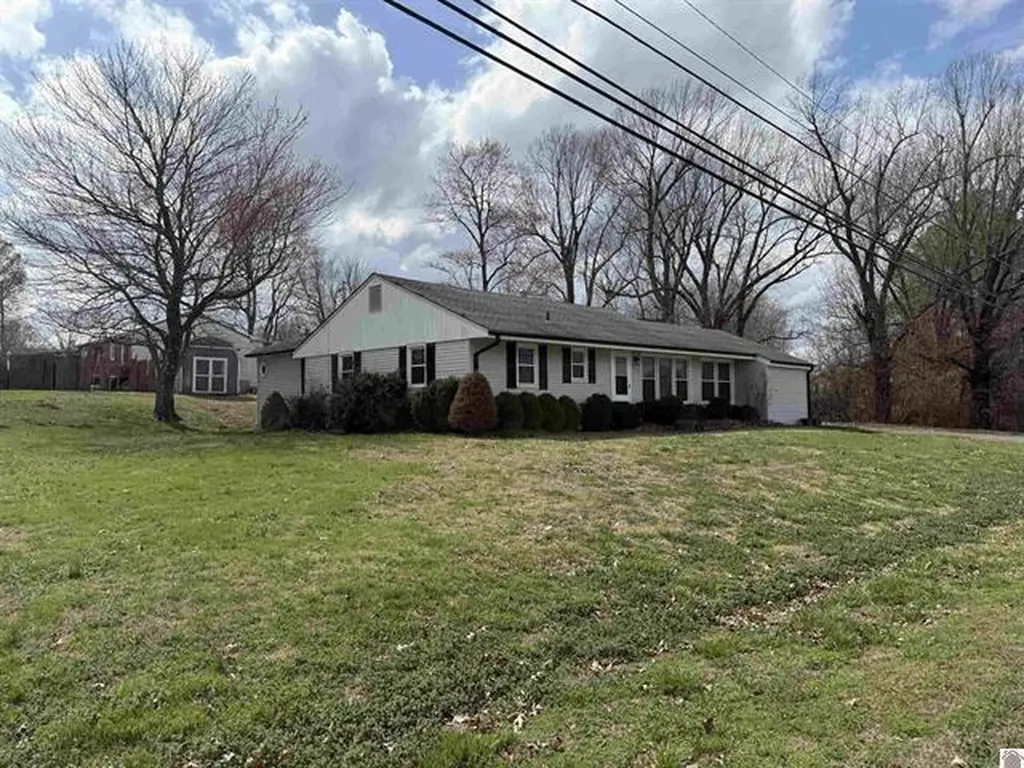 658 E 5th Avenue Calvert City KY 42029
