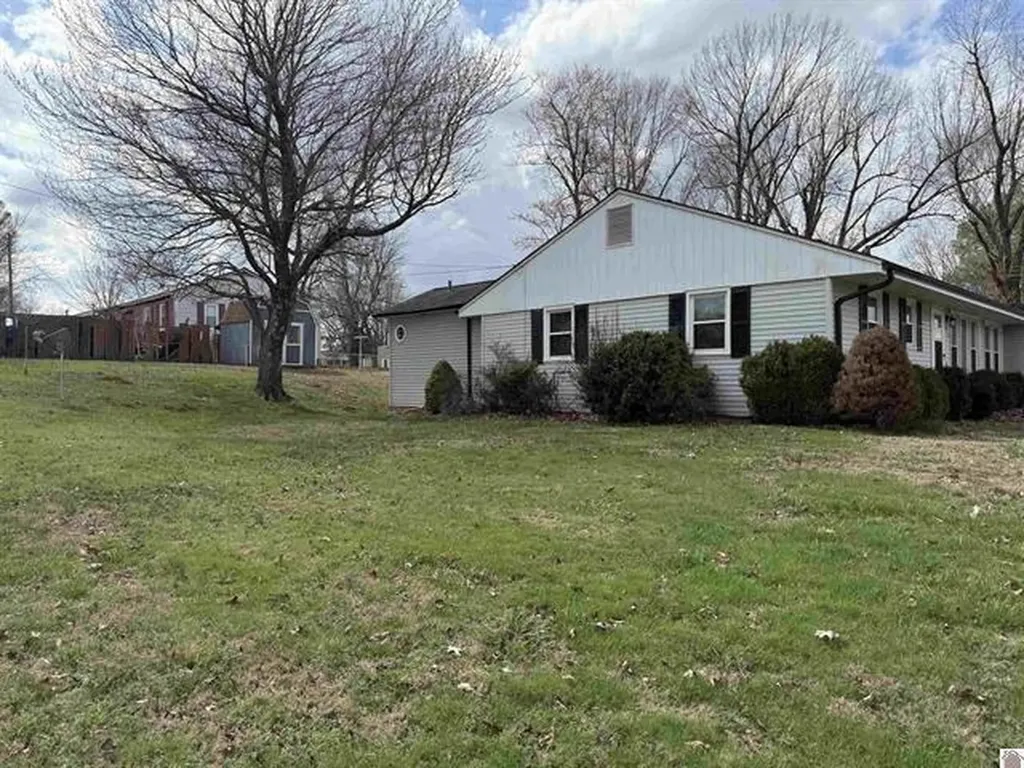 658 E 5th Avenue Calvert City KY 42029