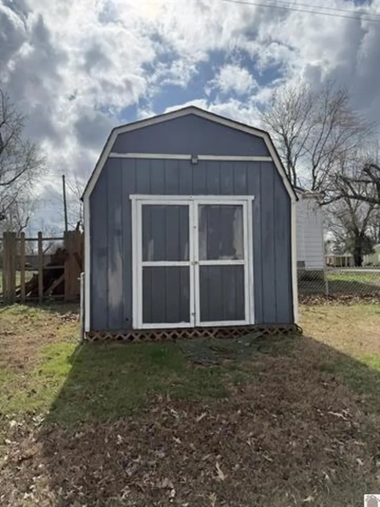 658 E 5th Avenue Calvert City KY 42029