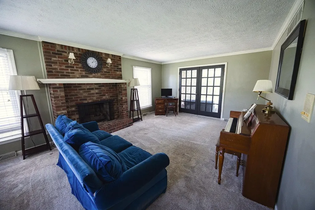 111 Lone Oak Drive Nicholasville KY 40356