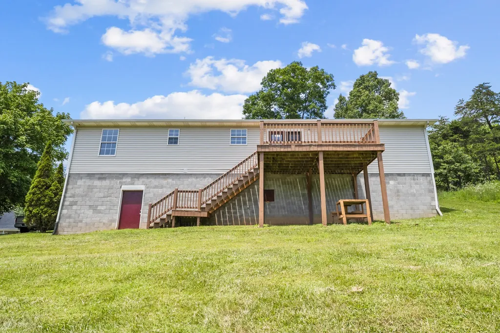 491 Hopkins Cemetery Road Lily KY 40740