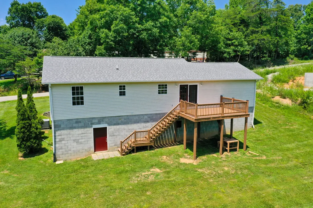 491 Hopkins Cemetery Road Lily KY 40740