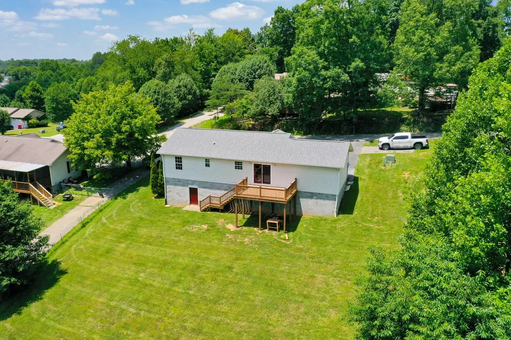 491 Hopkins Cemetery Road Lily KY 40740