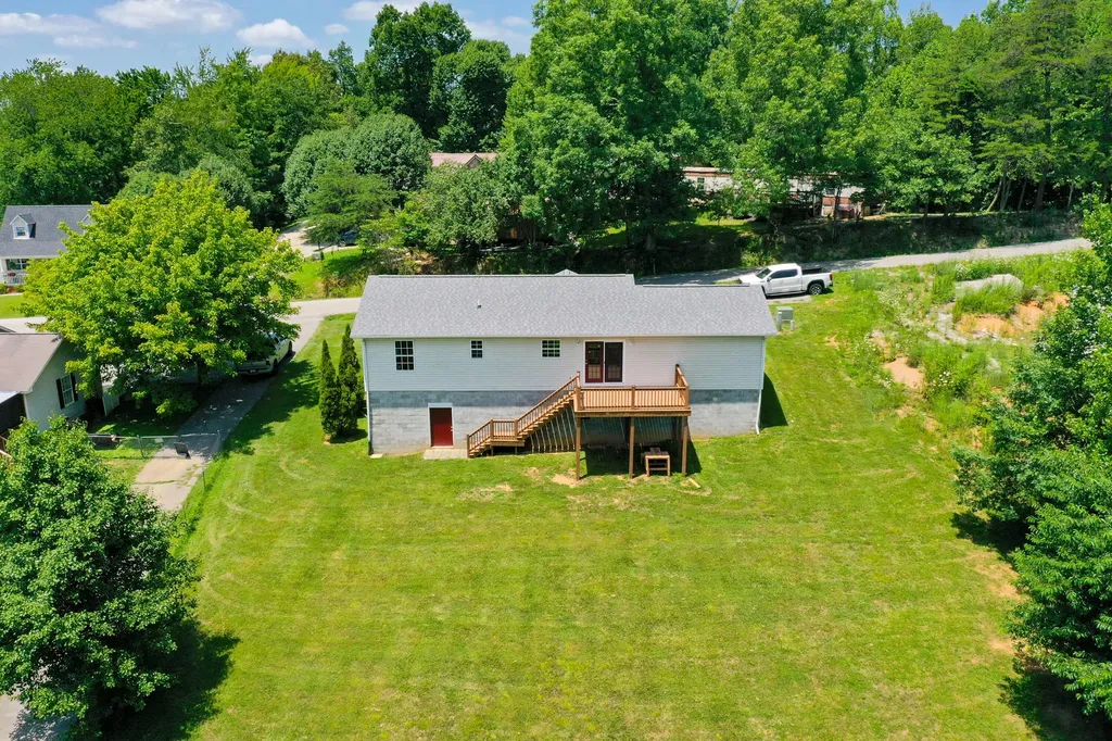 491 Hopkins Cemetery Road Lily KY 40740