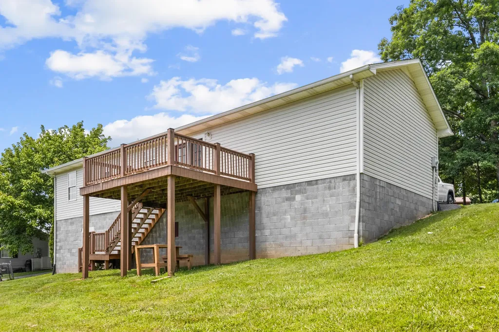491 Hopkins Cemetery Road Lily KY 40740