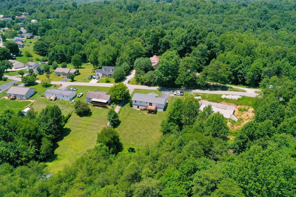 491 Hopkins Cemetery Road Lily KY 40740