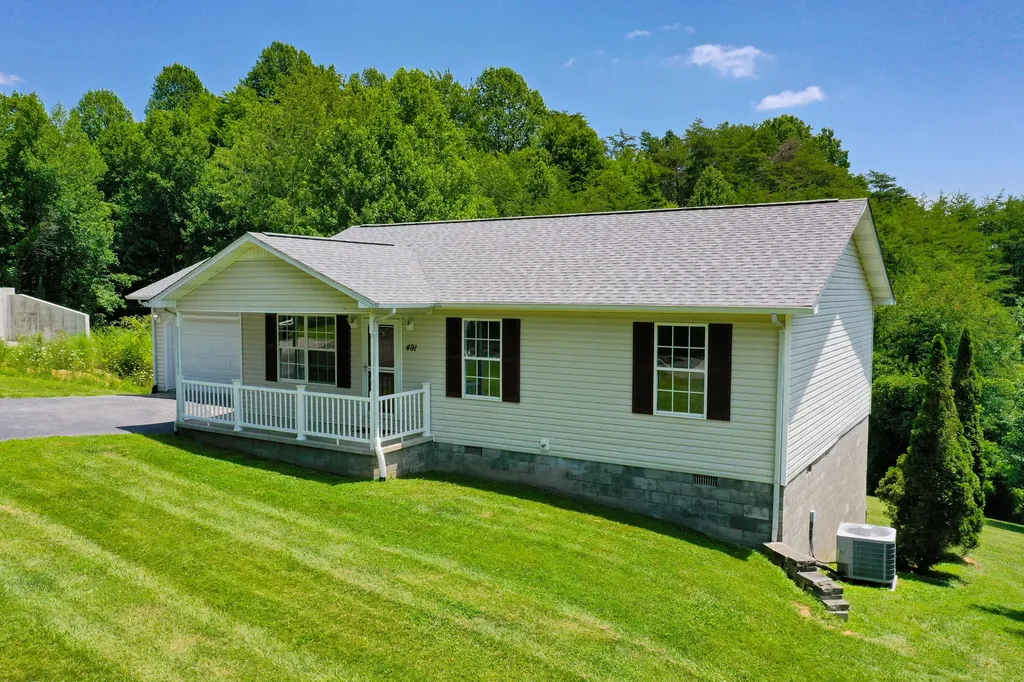 491 Hopkins Cemetery Road Lily KY 40740