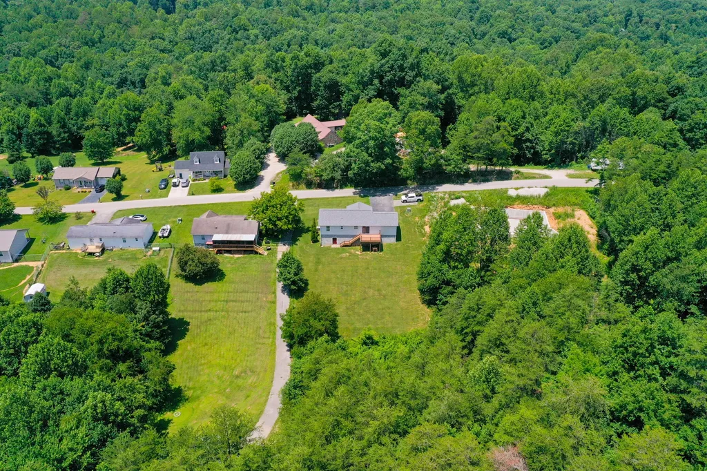 491 Hopkins Cemetery Road Lily KY 40740
