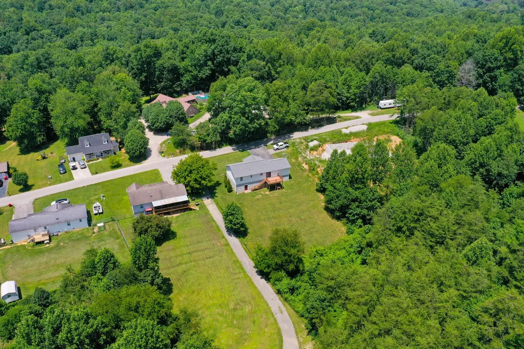 491 Hopkins Cemetery Road Lily KY 40740