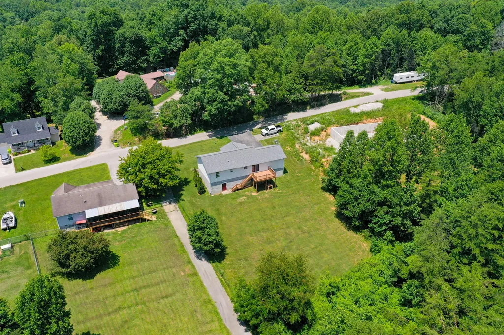491 Hopkins Cemetery Road Lily KY 40740