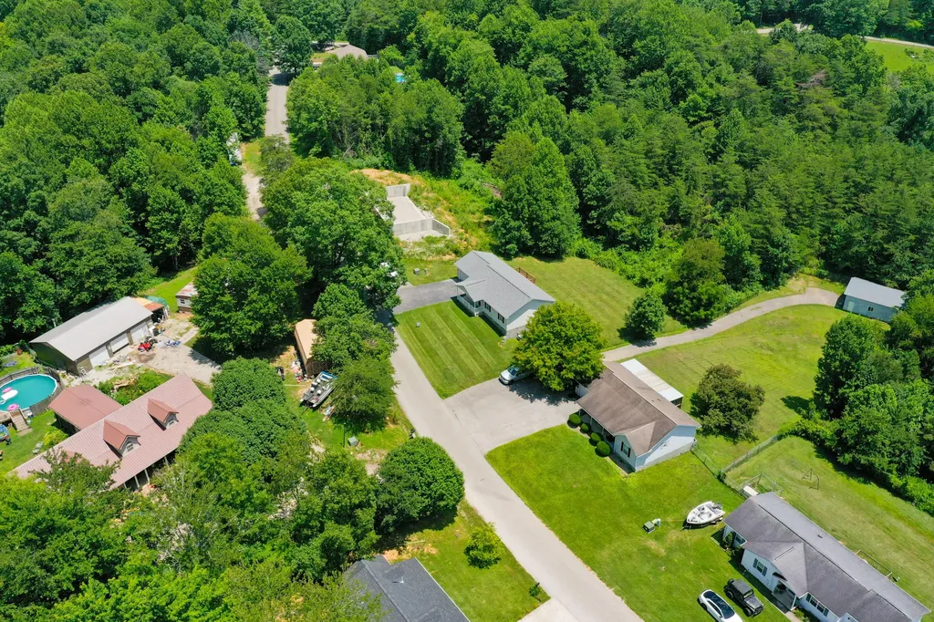 491 Hopkins Cemetery Road Lily KY 40740
