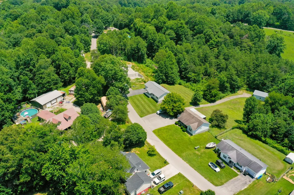 491 Hopkins Cemetery Road Lily KY 40740