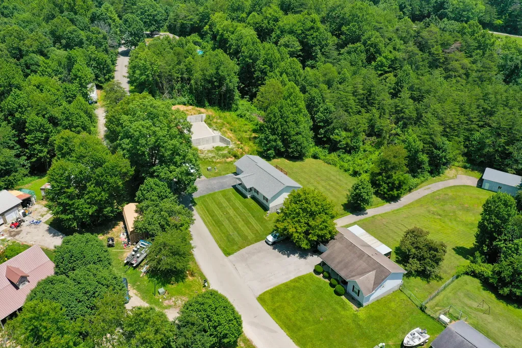 491 Hopkins Cemetery Road Lily KY 40740