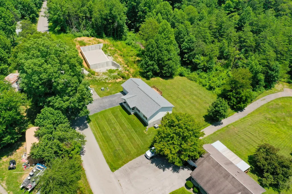 491 Hopkins Cemetery Road Lily KY 40740