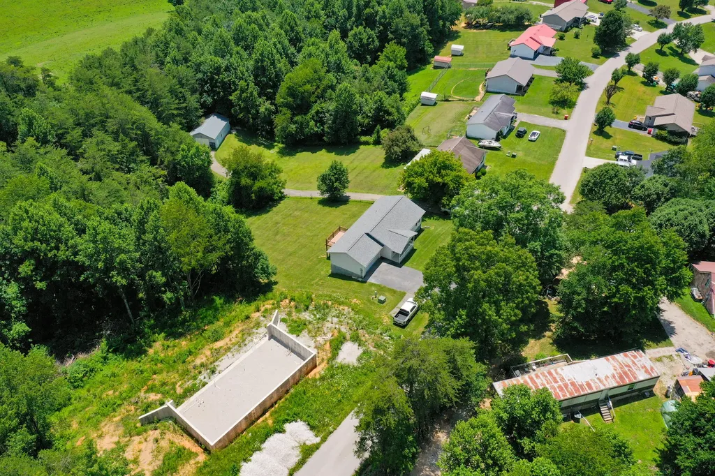 491 Hopkins Cemetery Road Lily KY 40740