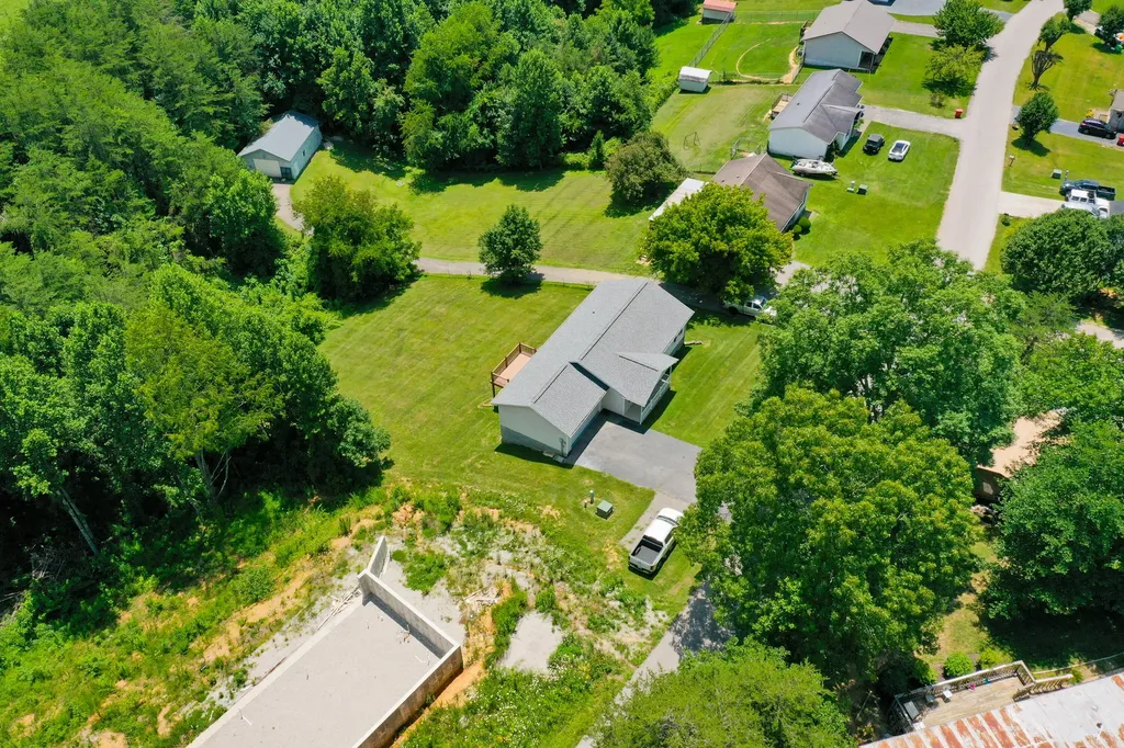 491 Hopkins Cemetery Road Lily KY 40740