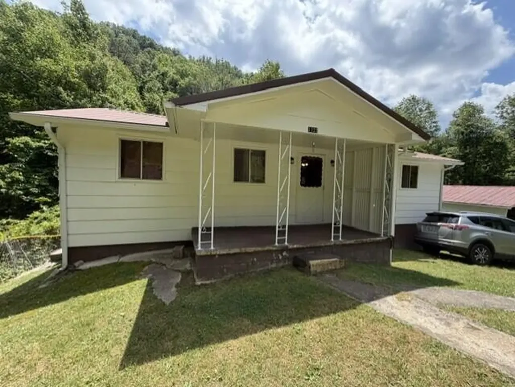 1722 Spruce Pine Road Garner KY 41817