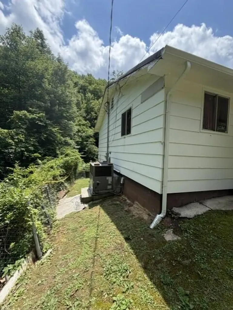 1722 Spruce Pine Road Garner KY 41817