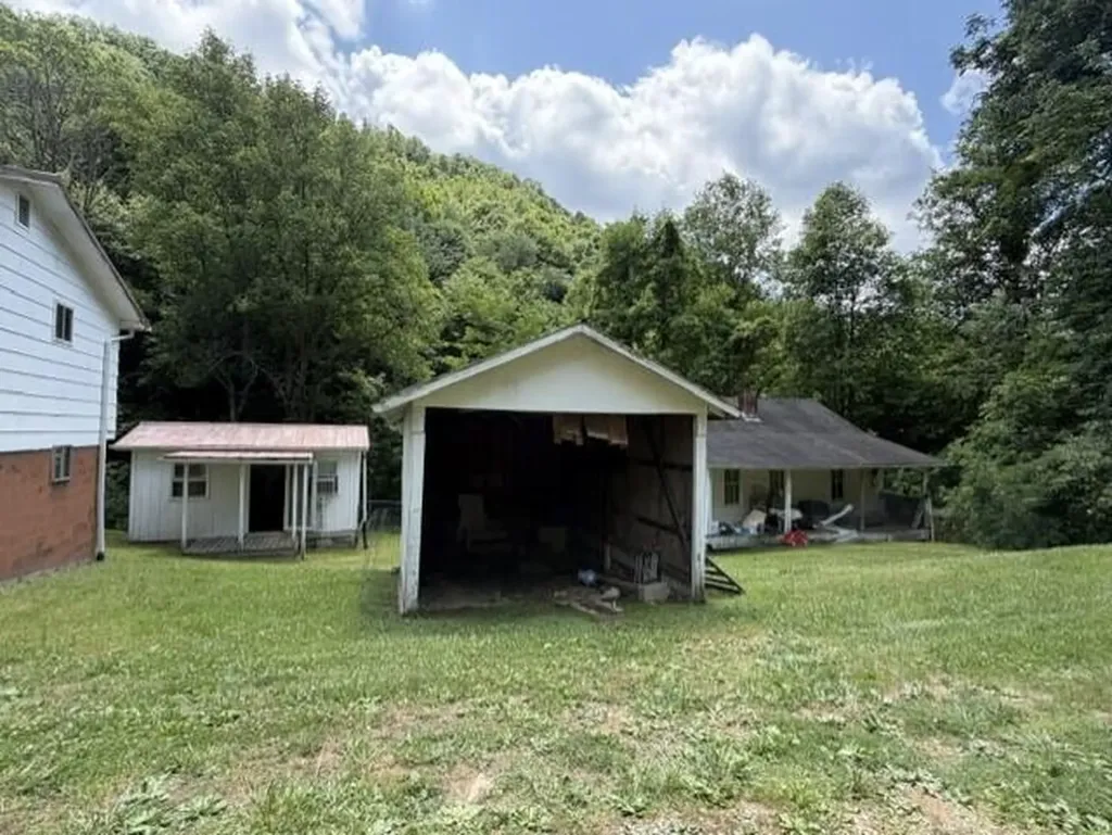 1722 Spruce Pine Road Garner KY 41817
