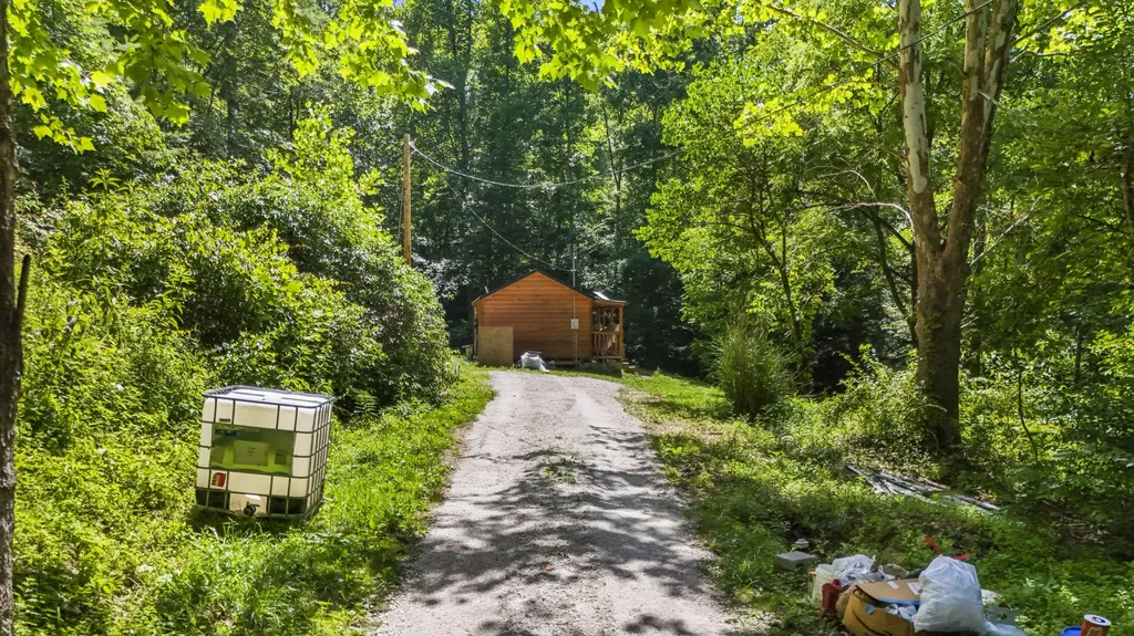 198 Lacy Creek Road Campton KY 41301