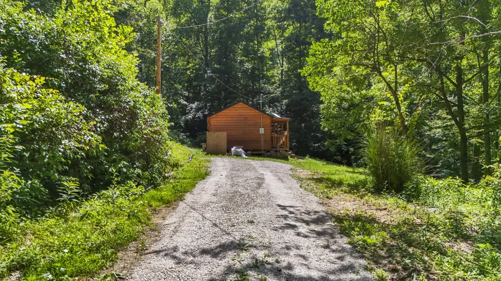 198 Lacy Creek Road Campton KY 41301