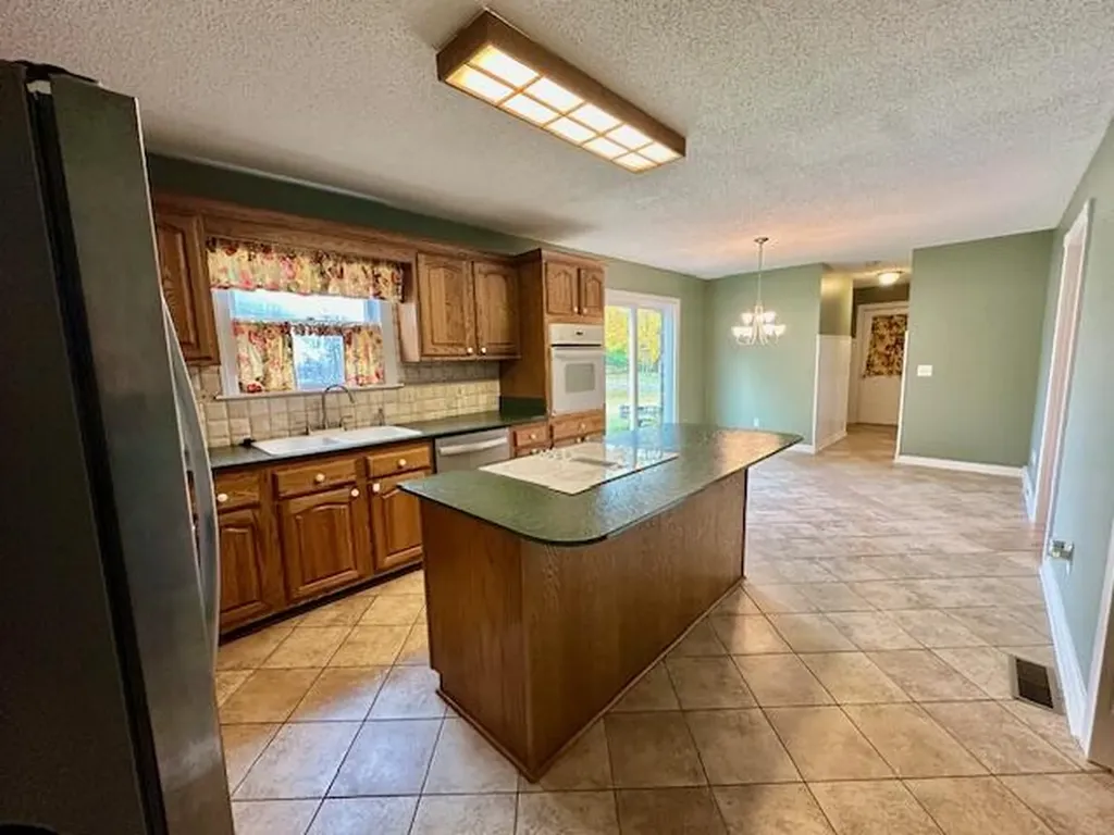 2200 Creekwood Drive Murray KY 42071