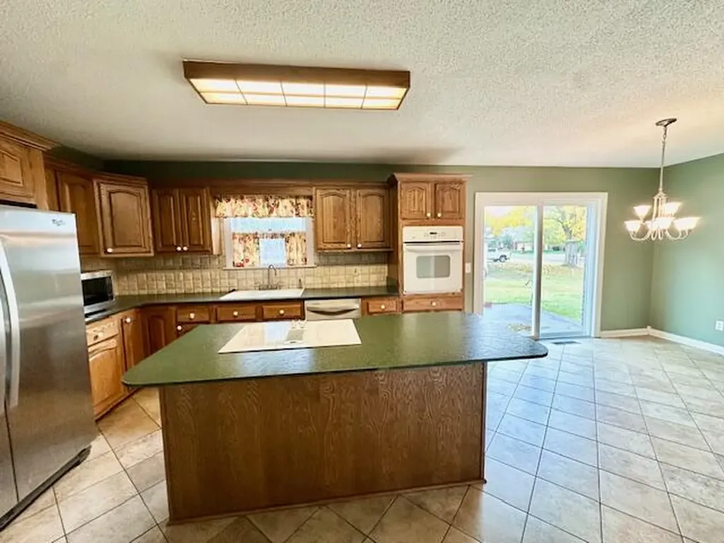 2200 Creekwood Drive Murray KY 42071