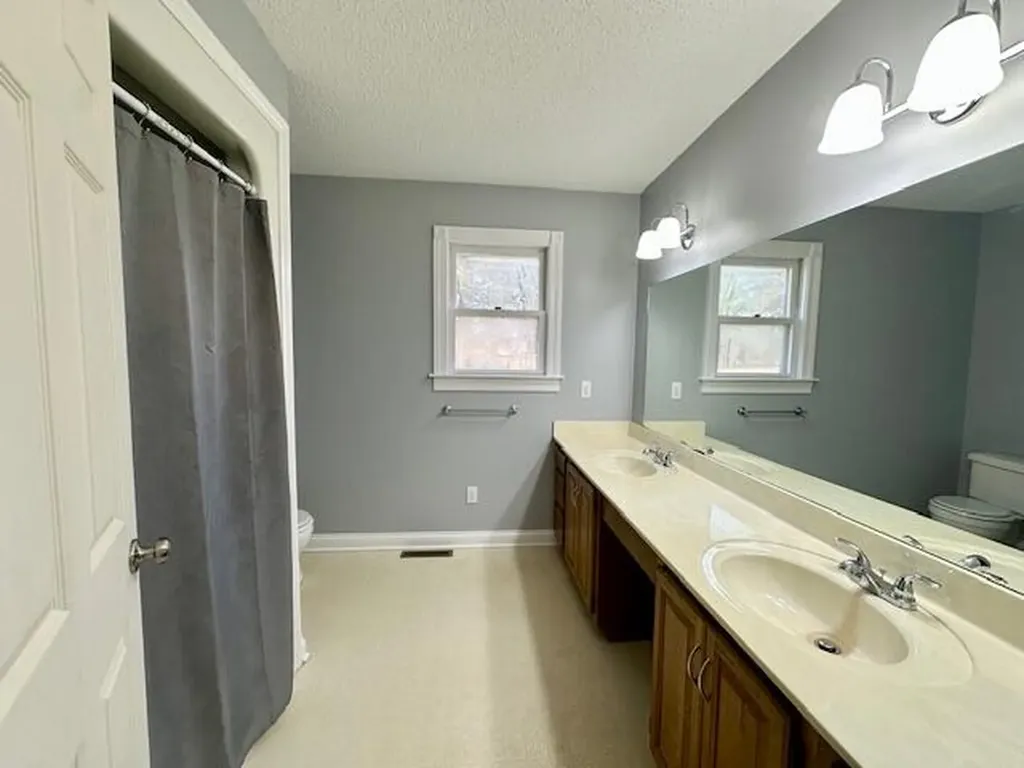 2200 Creekwood Drive Murray KY 42071