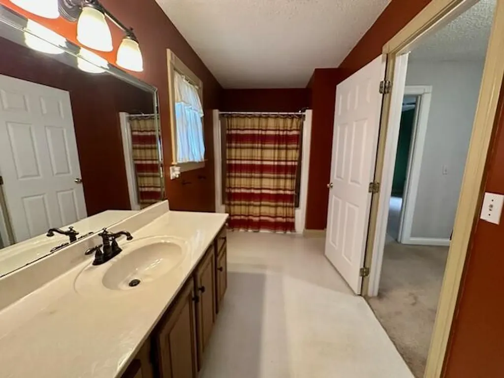 2200 Creekwood Drive Murray KY 42071