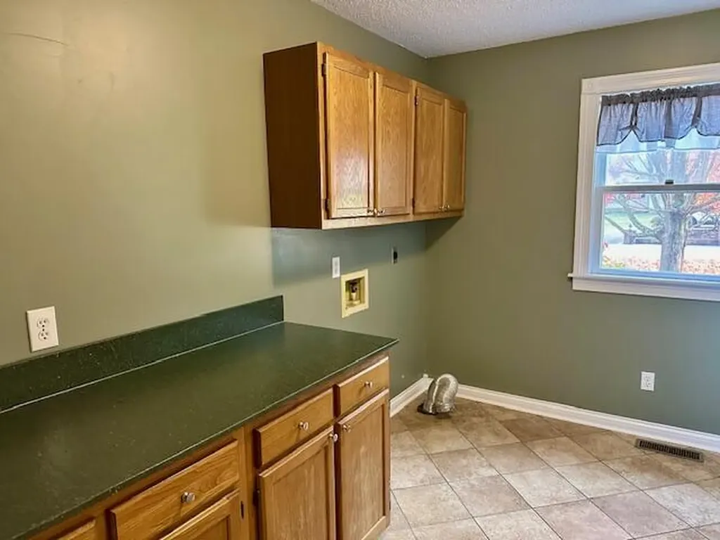 2200 Creekwood Drive Murray KY 42071