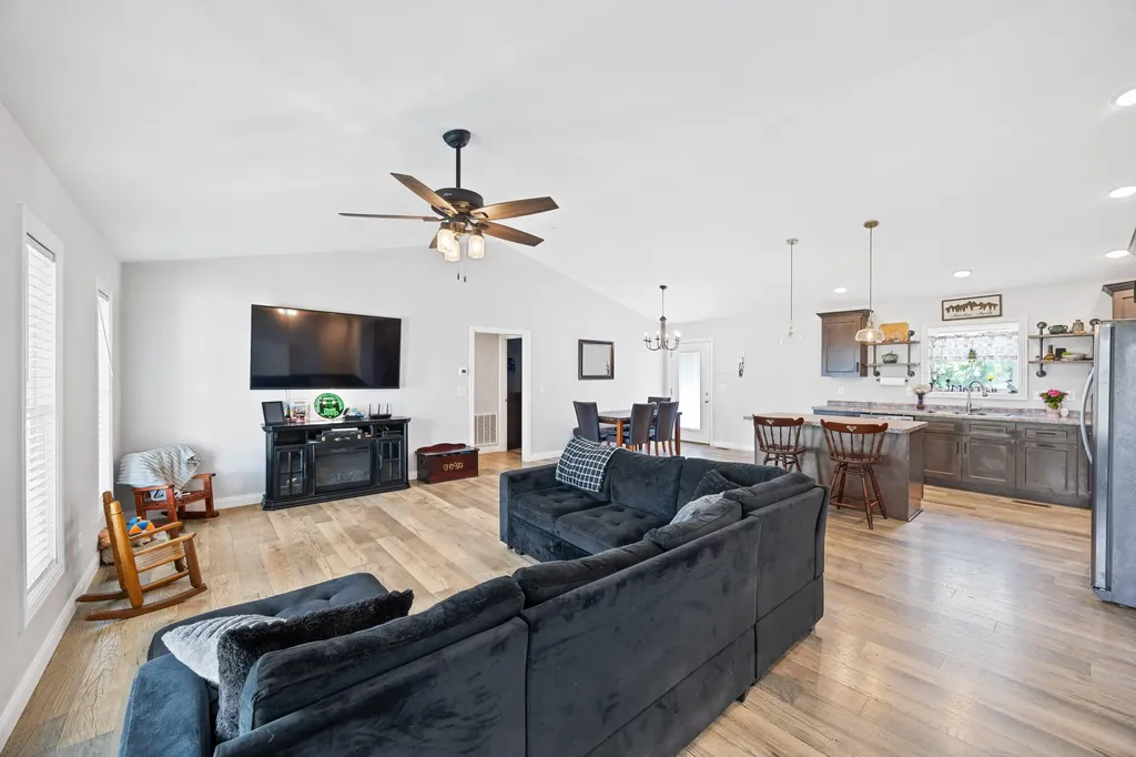120 Mohican Trail Jeffersonville KY 40337