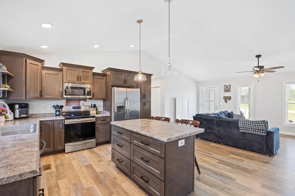 120 Mohican Trail Jeffersonville KY 40337