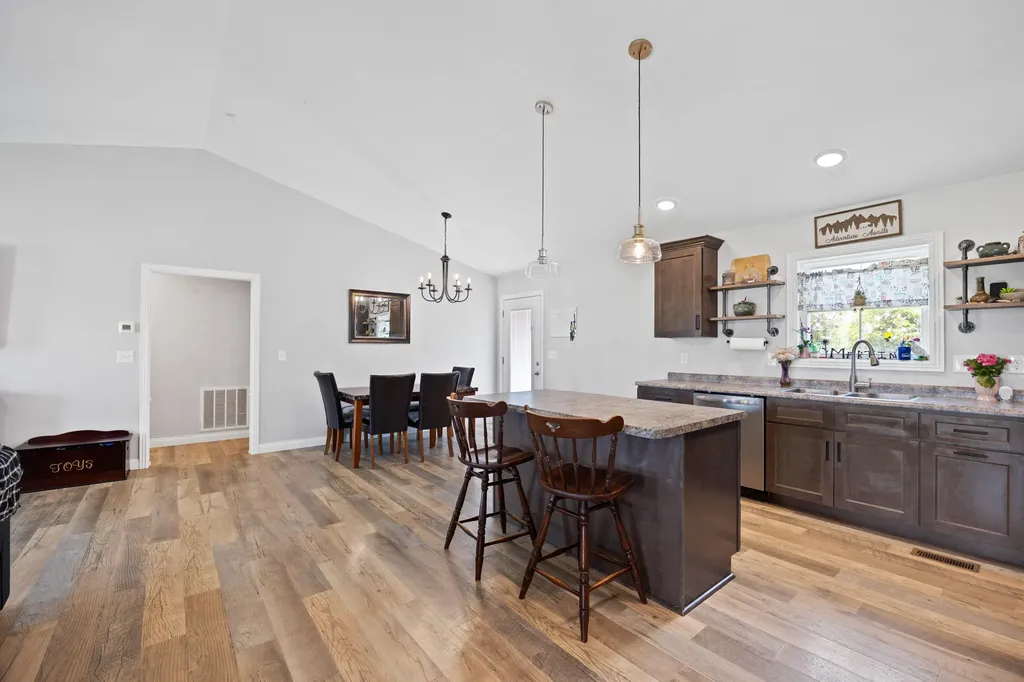 120 Mohican Trail Jeffersonville KY 40337
