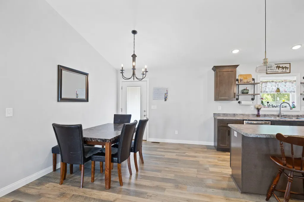 120 Mohican Trail Jeffersonville KY 40337